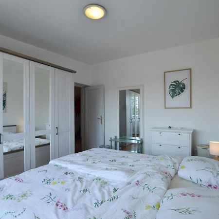 Sarah Apartment Ровин Екстериор снимка