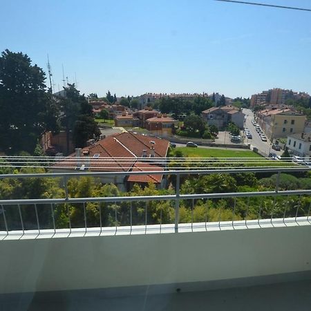 Sarah Apartment Ровин Екстериор снимка