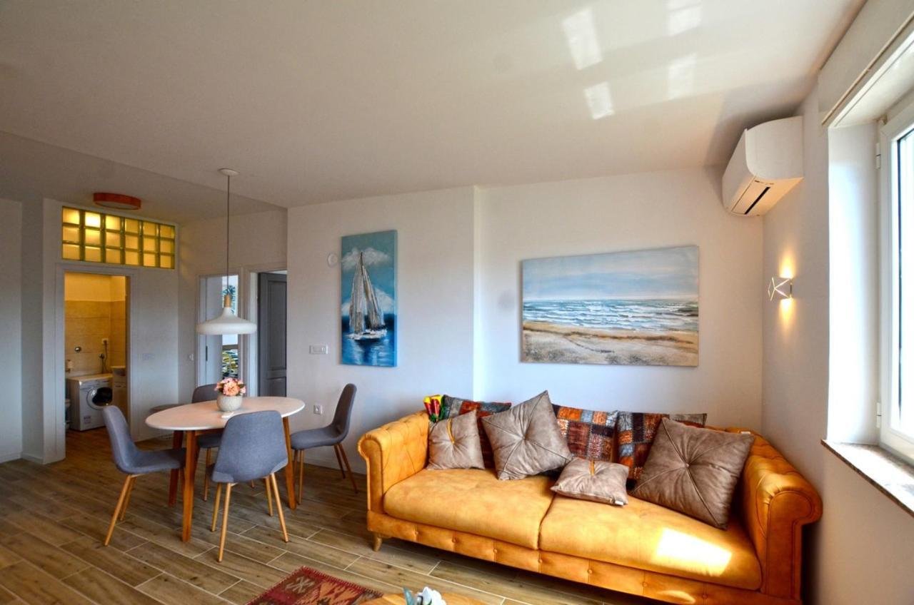 Sarah Apartment Ровин Екстериор снимка