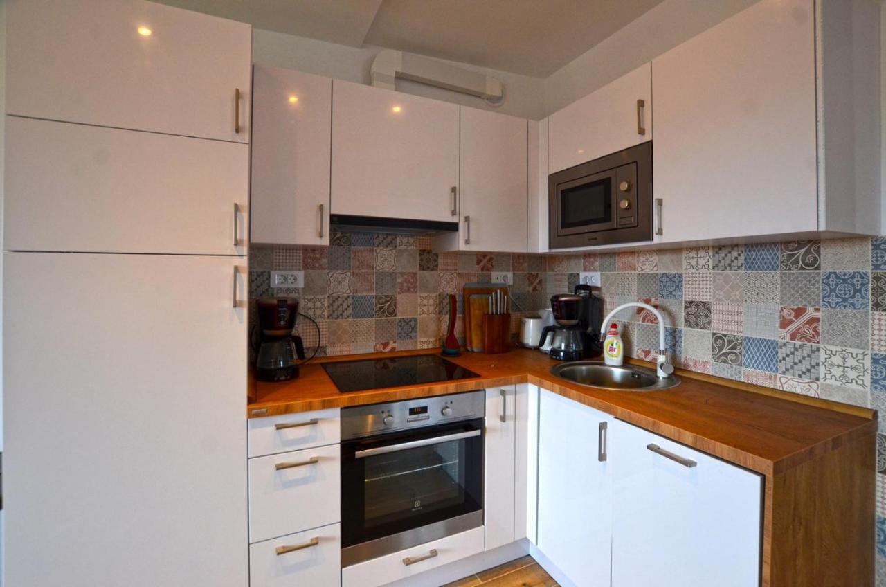 Sarah Apartment Ровин Екстериор снимка