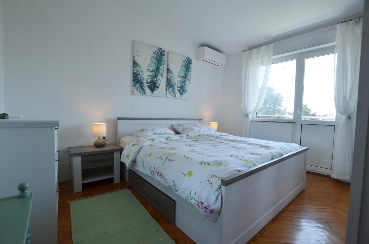 Sarah Apartment Ровин Екстериор снимка