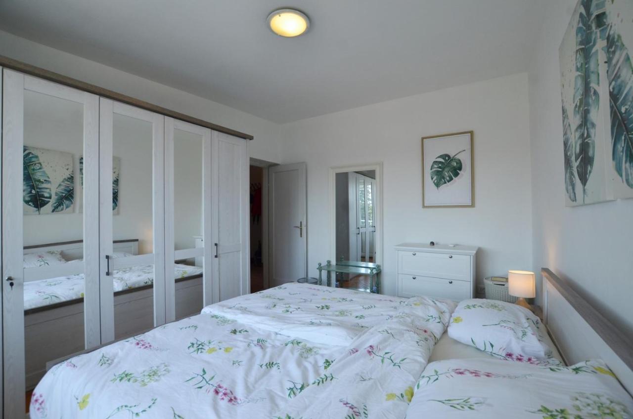Sarah Apartment Ровин Екстериор снимка