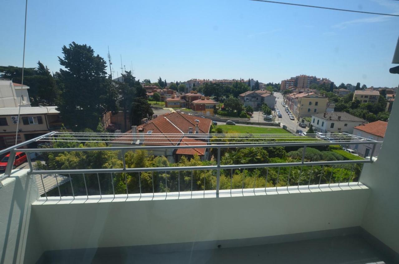 Sarah Apartment Ровин Екстериор снимка